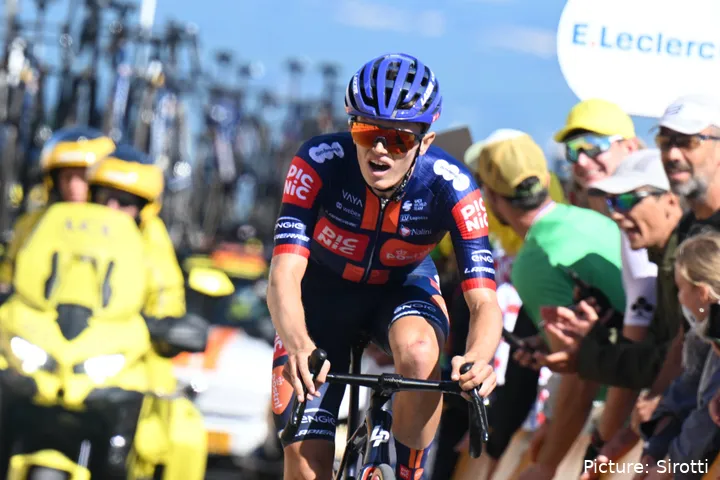 Oscar Onley viene de terminar 4º en la clasificación general final del Tour de Francia 2025 con apenas 22 años
