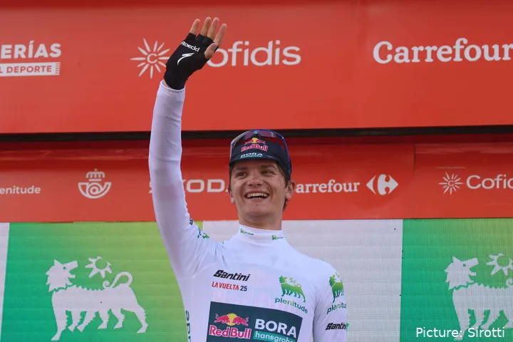 Giulio Pellizzari lidera la clasificación de los jóvenes de la Vuelta a España 2025 tras 9 etapas