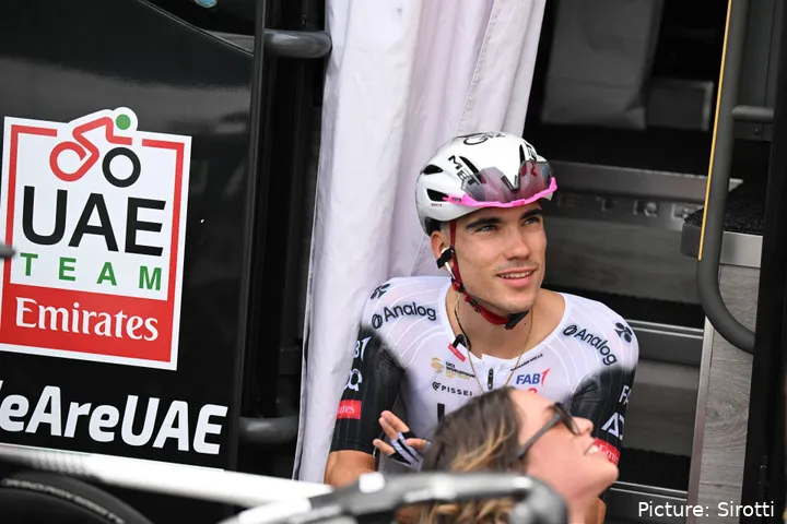 Juan Ayuso, en la polémica siempre.&nbsp;