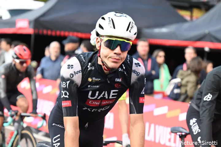 Juan Ayuso saldrá de UAE totalmente enemistado con el equipo