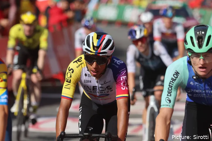 Egan Bernal levanta cabeza tras temporadas extremadamente oscuras