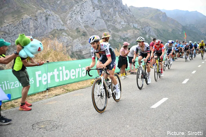 Jai Hindley aún cree que puede ganar la Vuelta a España 2025