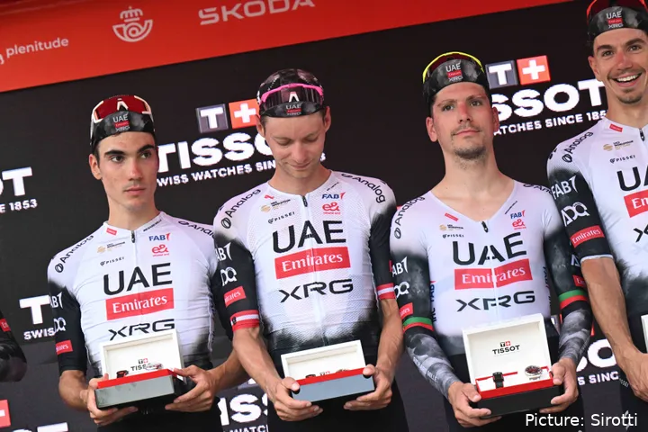 Juan Ayuso y Joao Almeida, compañeros, no amigos, en UAE.