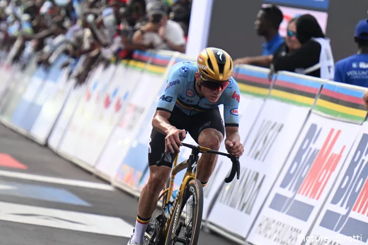Remco Evenepoel fue plata en la prueba en línea del Mundial de Kigali 2025