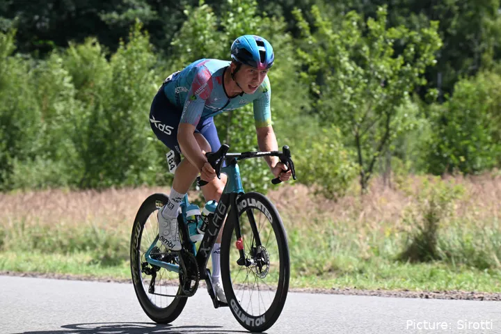El XDS Astana Team ha perdido a Ide Schelling tras su retirada con 27 años
