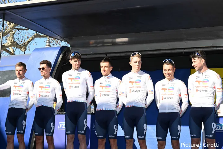 El TotalEnergies, en la salida de una carrera