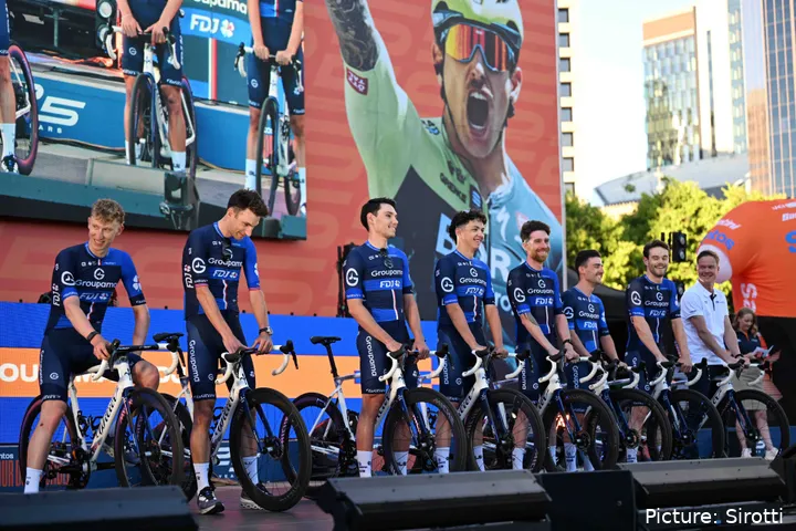 El Groupama - FDJ, en la salida de una carrera