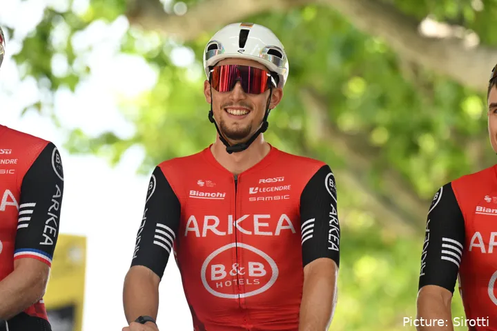 Kevin Vauquelin, superestrella de Arkéa, correrá con INEOS