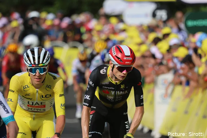Tadej Pogacar y Jonas Vingegaard en el Tour de Francia 2025
