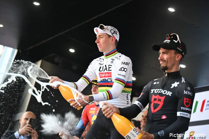 Alaphilippe, junto a Pogacar en la Tre Valli Varesine.&nbsp;
