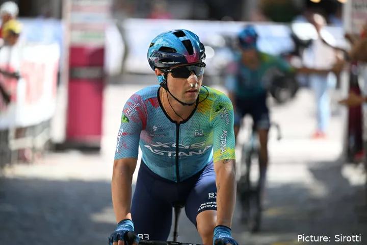 Simone Velasco, en la temporada 2025 con XDS Astana Team.