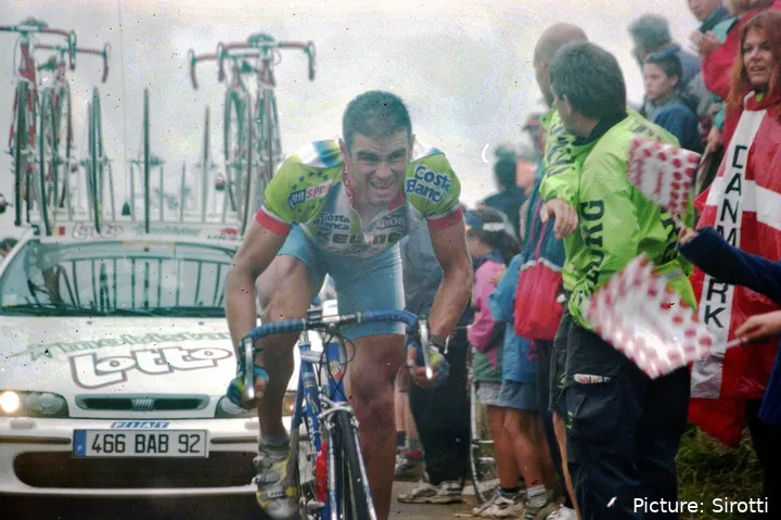 Francisco Cabello, ciclista de Kelme, en el Tour de Francia 1998.