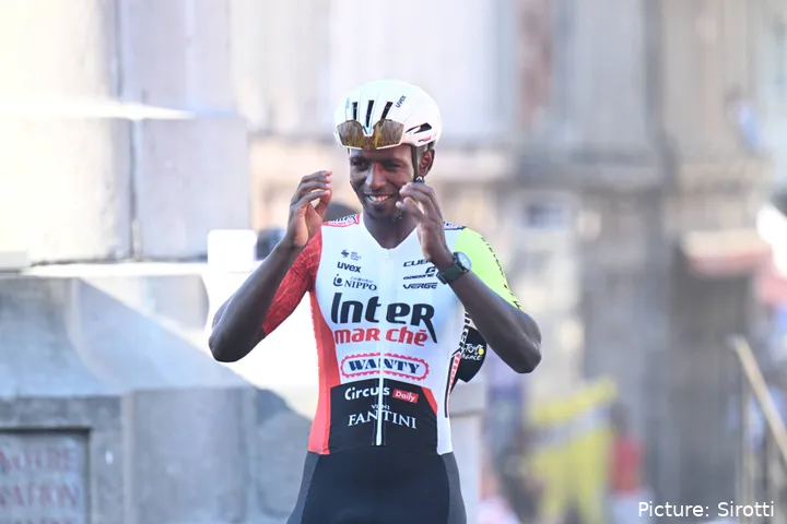 Biniam Girmay, con el maillot del Intermarché - Wanty