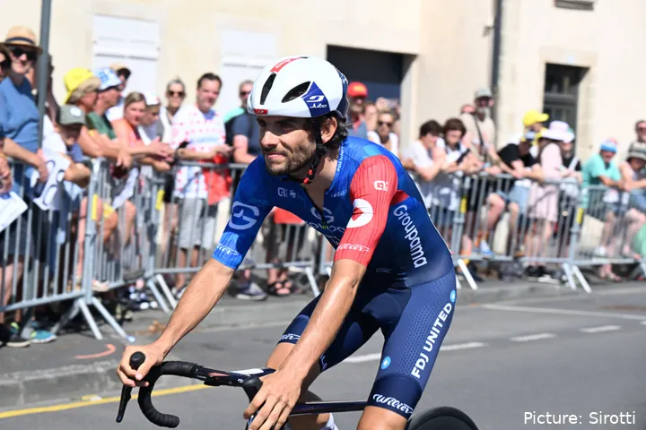 Guillaume Martin compite con Groupama - FDJ durante la temporada 2025