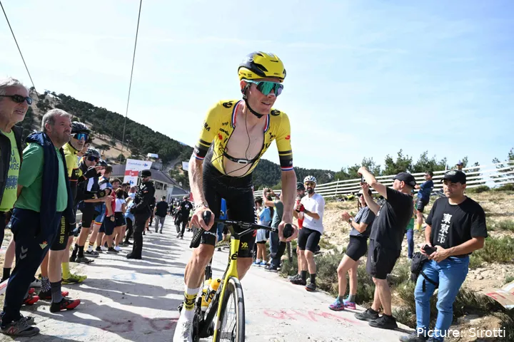 Dylan van Baarle, en su última temporada con Visma - Lease a Bike.