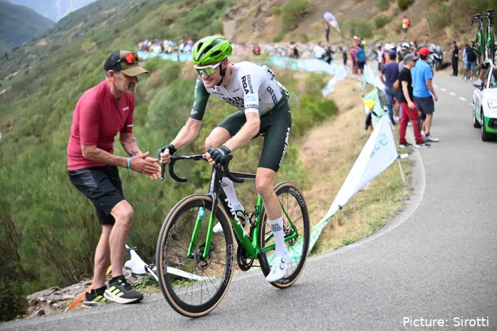 Abel Balderstone, en la Vuelta a España 2025 con Caja Rural