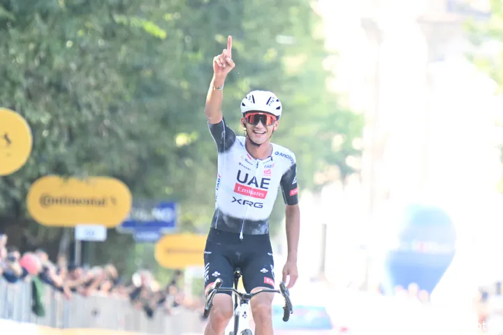 Isaac del Toro, celebrando una victoria