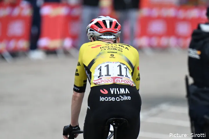 Jonas Vingegaard, en la Vuelta a España con el maillot del Visma - Lease a Bike