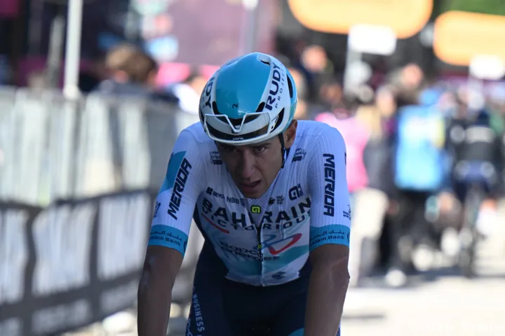 Antonio Tiberi, en plena acción con el Bahrain Victorious