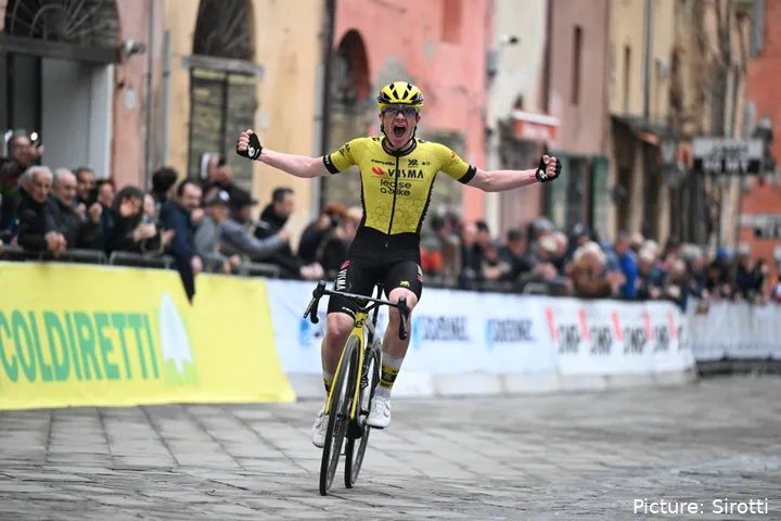 Ben Tulett logró su primera victoria con Visma en la Settimana Internazionale Coppi e Bartali el año pasado