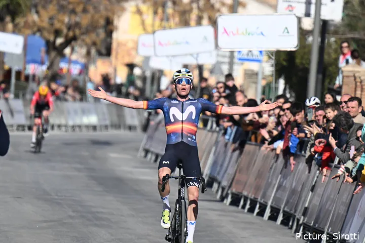 Iván Romeo, con el maillot de campeón de España de Movistar Team.