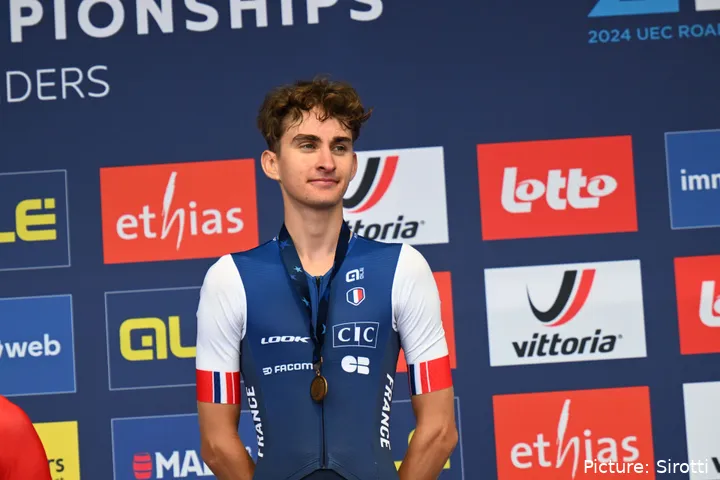 Paul Seixas, en el podio del Campeonato de Europa 2025