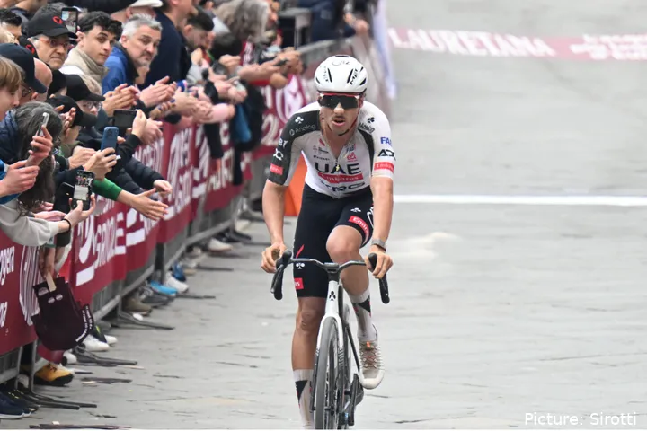 Jan Christen en la Strade Bianche 2026