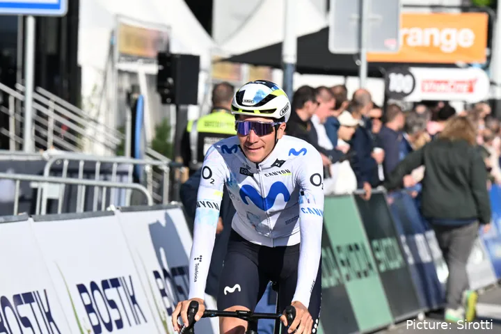 Cian Uijtdebroeks, estrella de Movistar Team