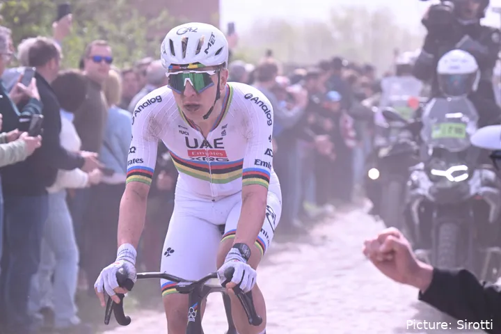 Tadej Pogacar acabó segundo en la París-Roubaix 2026