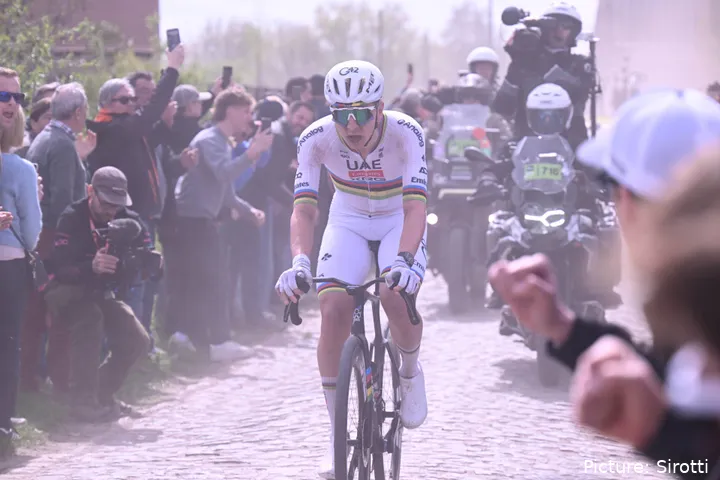 Tadej Pogacar acabó segundo en la París-Roubaix 2026