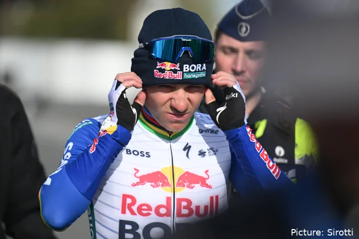 Remco Evenepoel celebra un triunfo