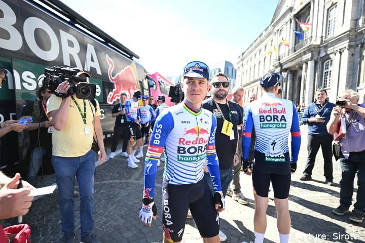 Remco Evenepoel en la presentación de equipos previa a Lieja-Bastoña-Lieja 2026