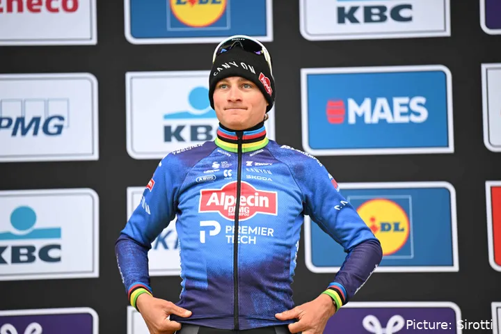 Mathieu van der Poel, en el Tour de Flandes 2026