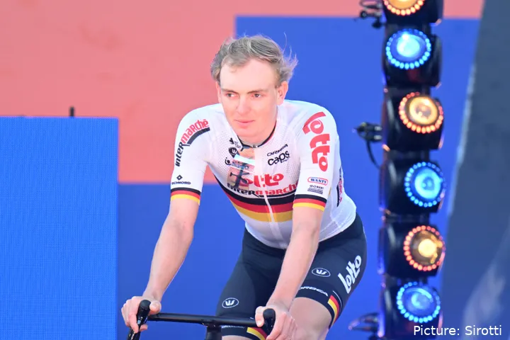 Georg Zimmermann durante la presentación de equipos en el Tour Down Under 2026