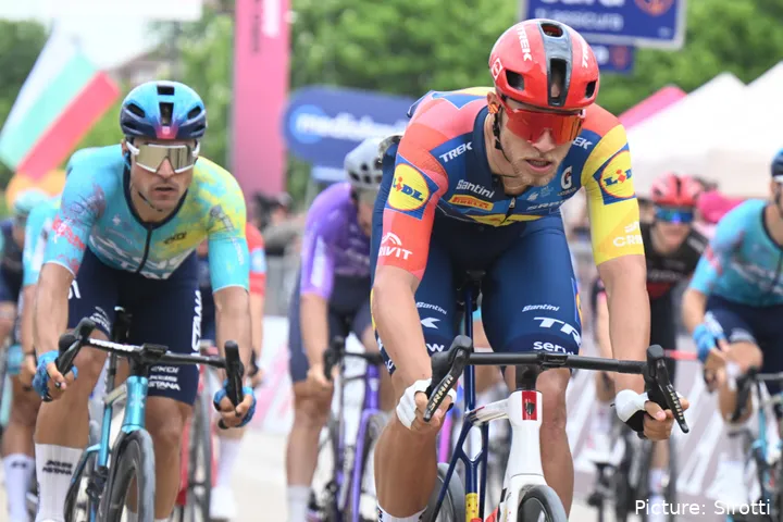 Jonathan Milan en la etapa 3 del Giro d’Italia 2026