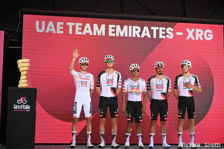 UAE Team Emirates - XRG en la etapa 3 del Giro d'Italia 2026