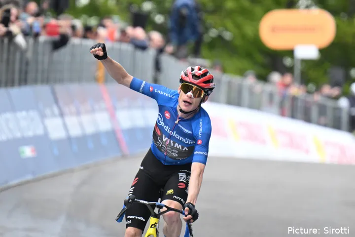 Jonas Vingegaard durante la etapa 9 del Giro d’Italia 2026