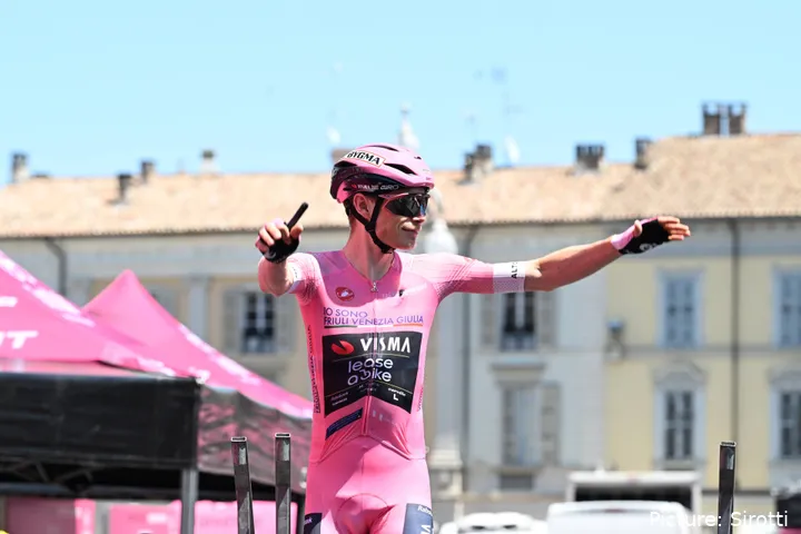 Jonas Vingegaard, con la maglia rosa del Giro de Italia 2026.