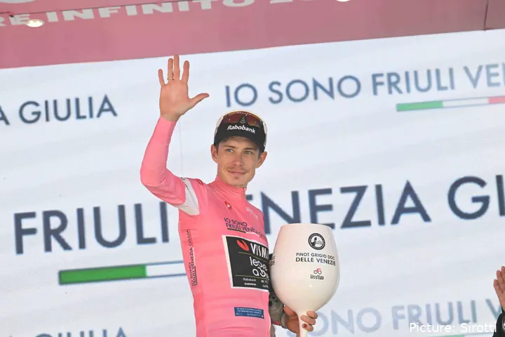 Jonas Vingegaard, con la maglia rosa del Giro de Italia 2026.