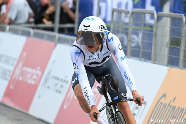 Lorenzo Milesi, en la contrarreloj del Giro de Italia 2026 con Movistar Team.