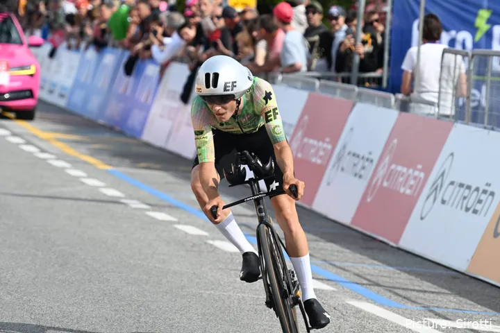 Markel Beloki, en la contrarreloj del Giro de Italia 2026.