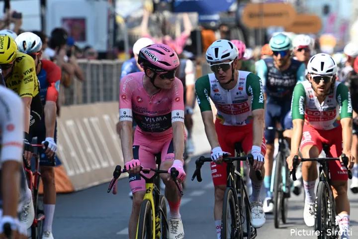 Jonas Vingegaard, con la maglia rosa del Giro de Italia 2026.