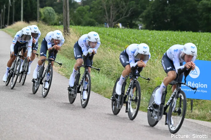 Movistar Team, en la contrarreloj por equipos del Tour Auvergne Rhône-Alpes 2026.