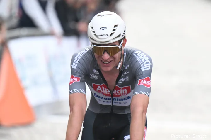 Ramses Debruyne compitiendo con Alpecin-Deceuninck