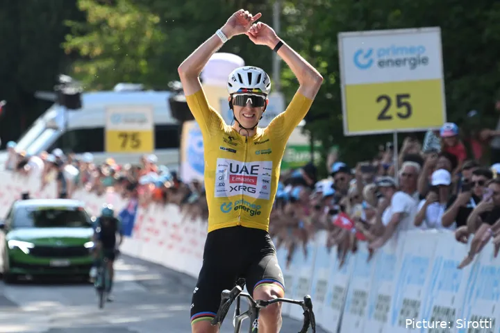 Tadej Pogacar en la Vuelta a Suiza 2026