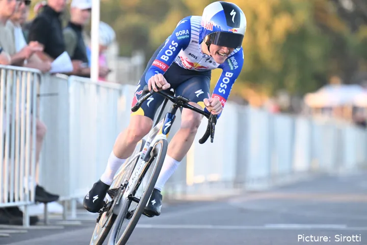 Luke Tuckwell durante el prólogo del Tour Down Under 2026