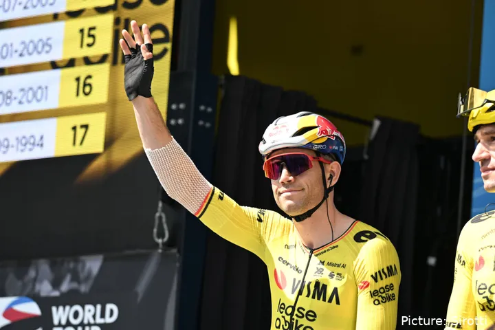 Wout van Aert antes de la etapa 1 del Tour Auvergne-Rhône-Alpes 2026