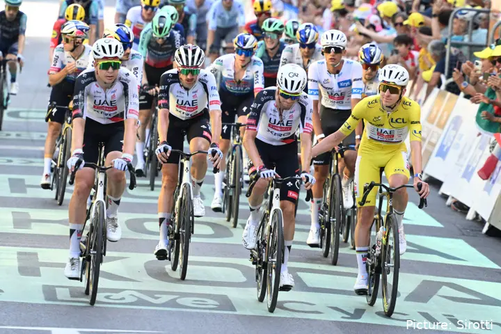 Tadej Pogacar y UAE Team Emirates - XRG en el Tour de Francia 2026