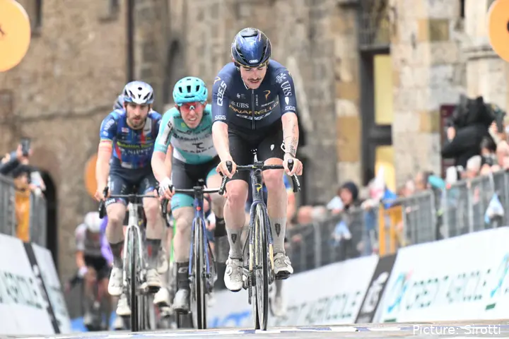 Xabier Mikel Azparren, ciclista del Pinarello-Q36.5