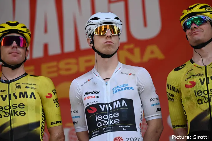 Matthew Brennan antes de la etapa 4 de la Vuelta a España 2026